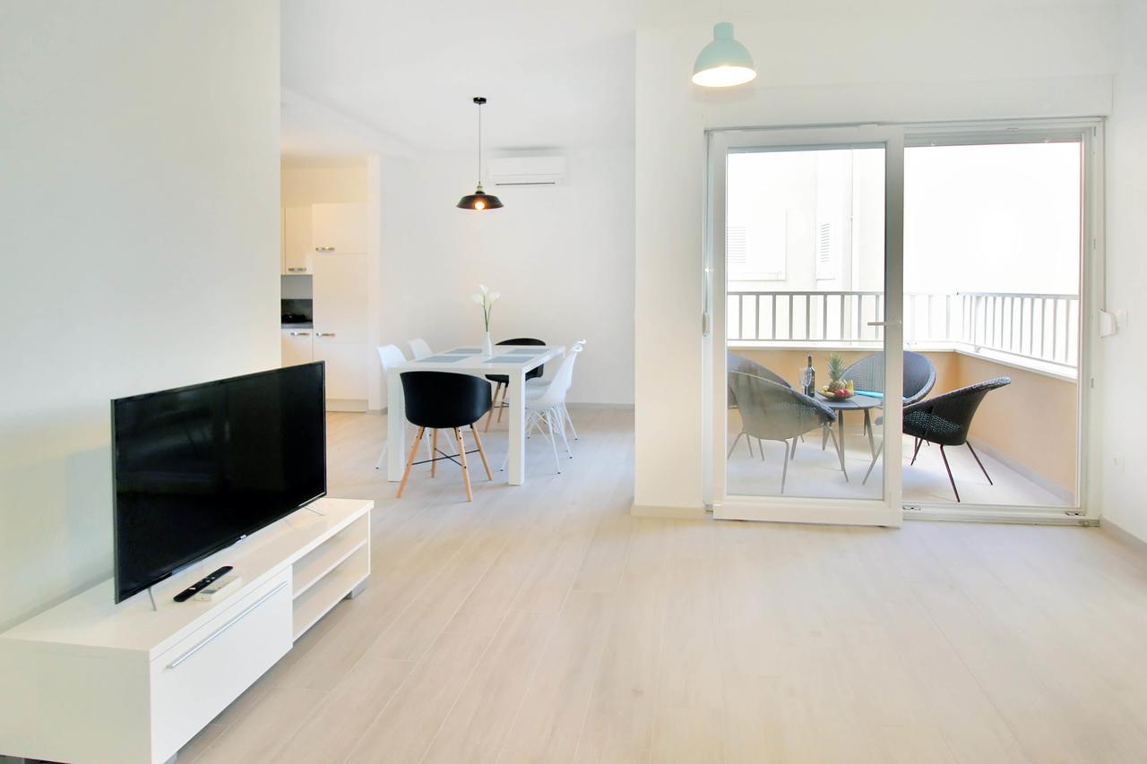 קאבטאט Bacan Family Apartments מראה חיצוני תמונה