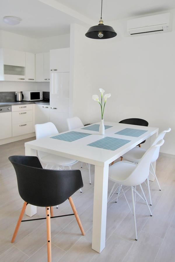 קאבטאט Bacan Family Apartments מראה חיצוני תמונה