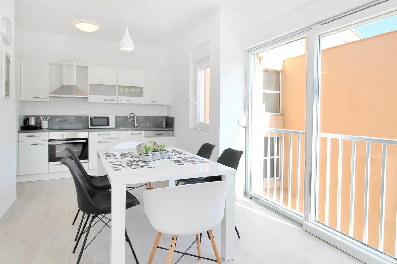 קאבטאט Bacan Family Apartments מראה חיצוני תמונה
