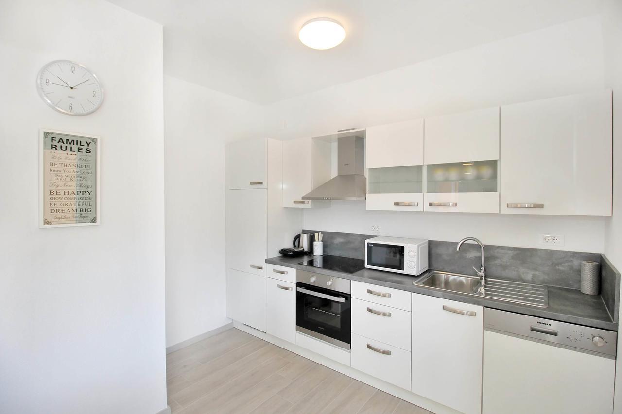 קאבטאט Bacan Family Apartments מראה חיצוני תמונה