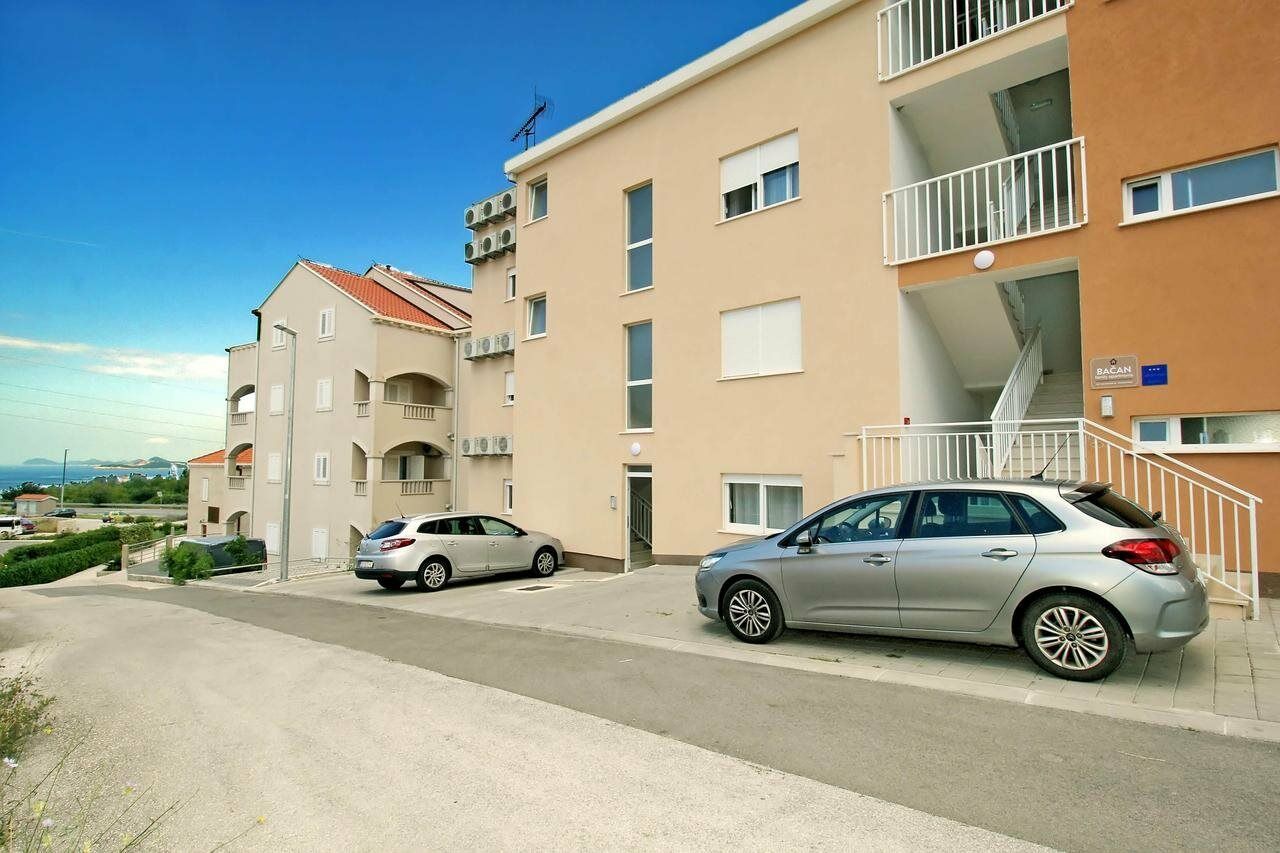 קאבטאט Bacan Family Apartments מראה חיצוני תמונה